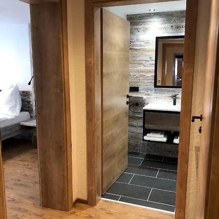 Ferienhof-oberer-gollmitzer-2-5-km-oberhalb-von-heiligenblut-ruhige-sonnige-lage-glocknerblick